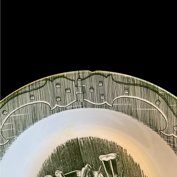 Vintage large serving bowl “The Old Curiosity Shop” 9-1/4” across by Royal USA - Picture 3 of 5